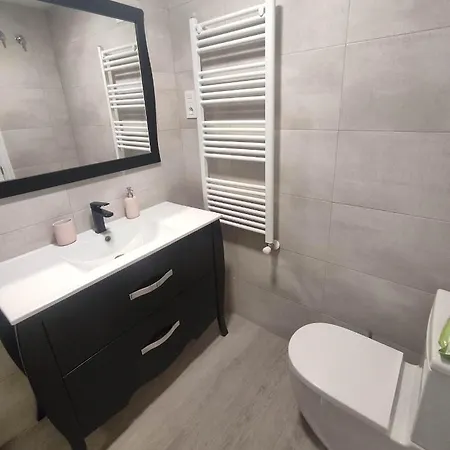 Precioso Con Terraza, Pistas De Padel Y Piscinas